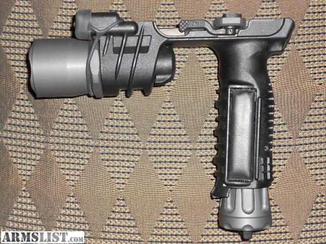 ARMSLIST - For Sale: SureFire M900A Vertical Foregrip Weapon Light